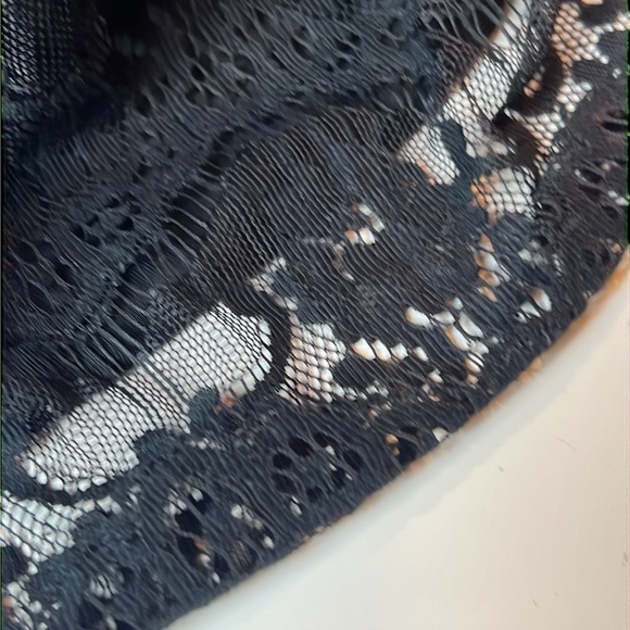 🖤BANANA REPUBLIC BLACK LACE OVER BLACK SHELL TOP SIZE SMALL🖤 - Picture 7 of 16